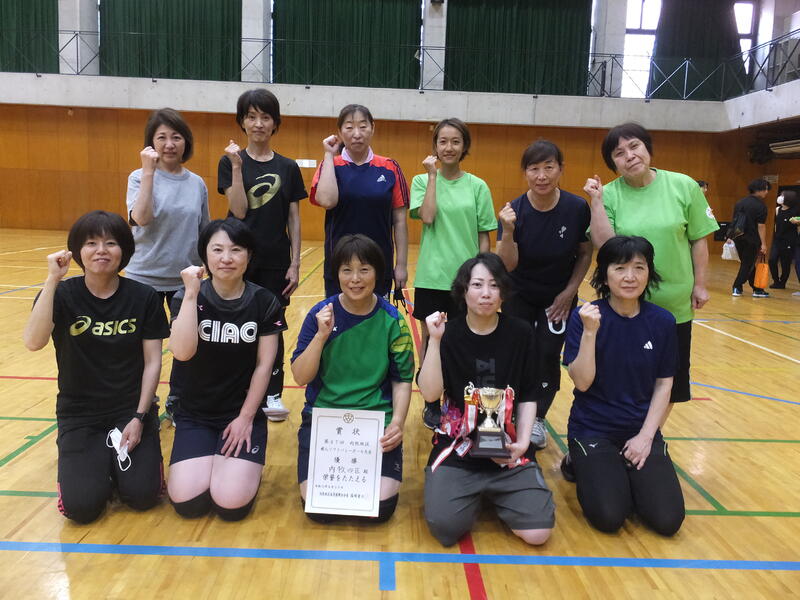 ソフトバレー優勝チーム　内牧四区の皆さん