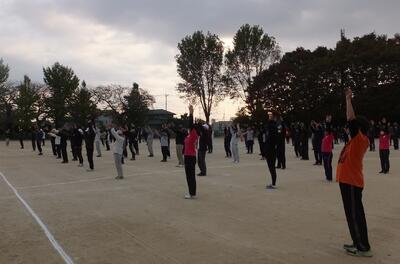 準備体操　「イッチニー！サンシ！」