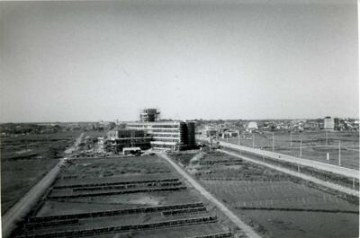 写真：昭和45年10月建設中の市役所