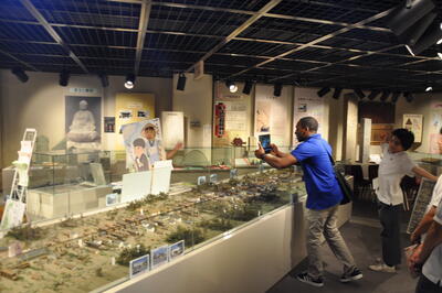 写真：粕壁宿の模型の説明