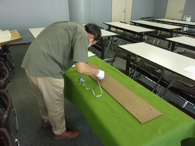 写真：資料調査のようす