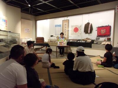 紙芝居読み聞かせ風景