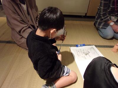 ハサミを使うときは集中します！