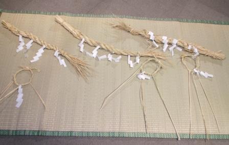 写真：中学生の作ったしめ縄と輪飾り