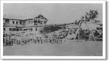 大正12年の関東大震災で崩壊した校舎