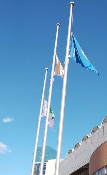 半旗の掲揚