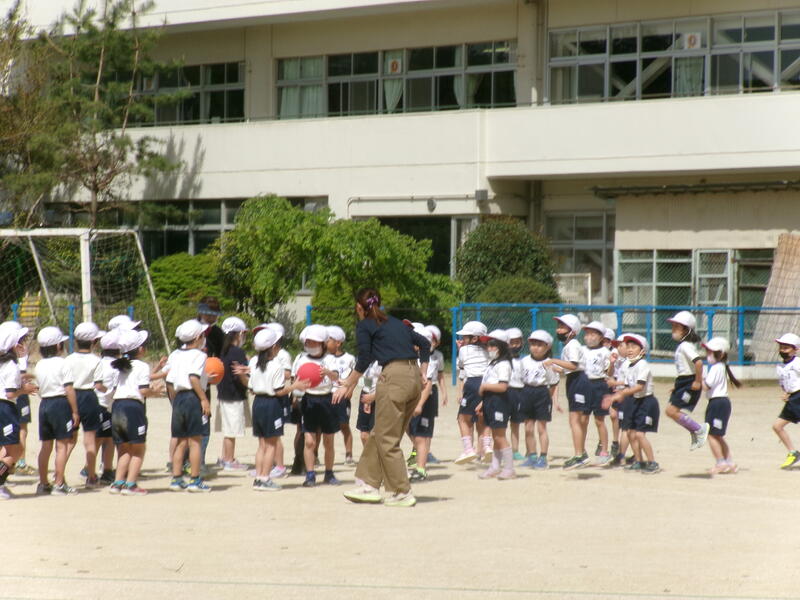 「よーし、ボールを早く回すぞ！」