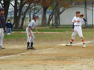 今日は戸田市の中学校と久喜東中が試合に来校しました