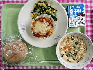 メロンパン、牛乳、ライスグラタン、コーンサラダ、レンフォアタン