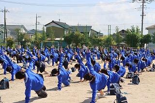 今度は１、２年生が合同で春日部体操