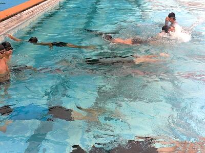 ３年生　保健体育　水泳