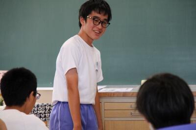 一億円のレプリカの入ったケースを持たせてもらいました。