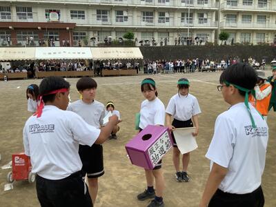 男子綱引き決勝前の場所取り「厳正なる抽選」