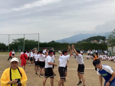 男子綱引き赤ブロック優勝決定の瞬間