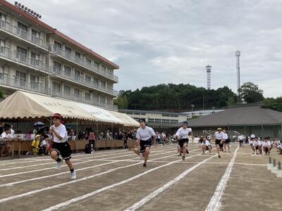 第一走者の力強いダッシュ