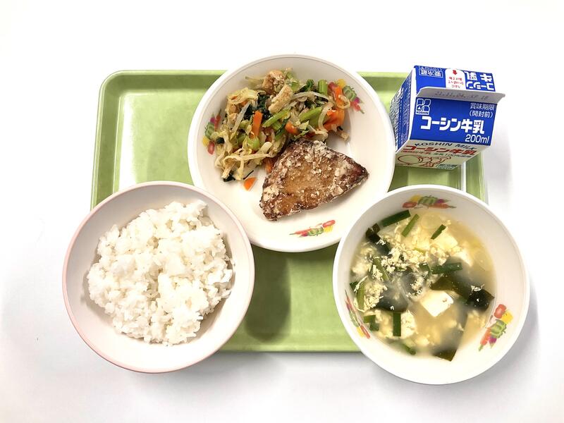 給食室より 流山市立おおぐろの森小学校