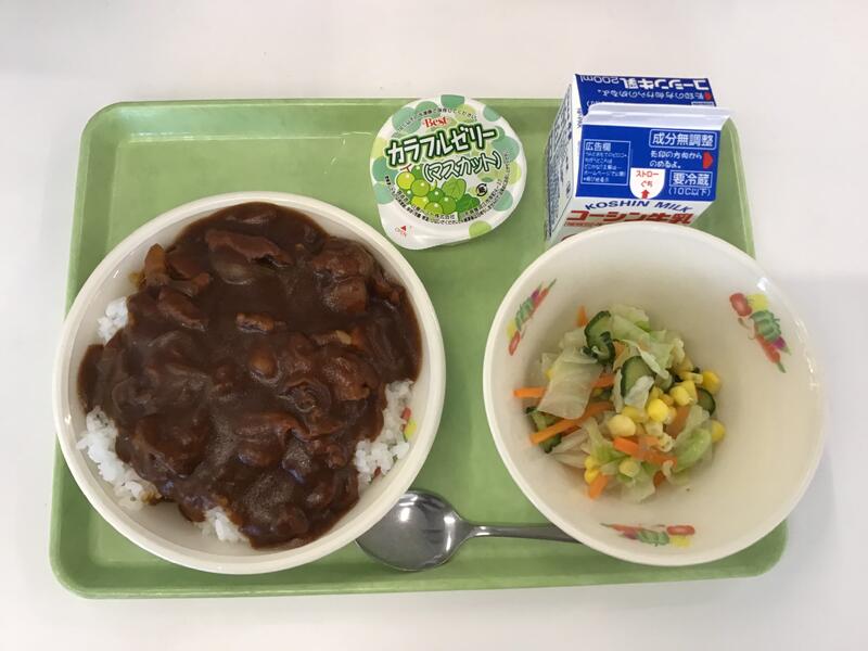 『牛乳　ハヤシライス　イタリアンサラダ マスカットゼリー』