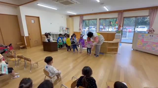 １１月誕生会（乳児）｢おおきなおいも①｣