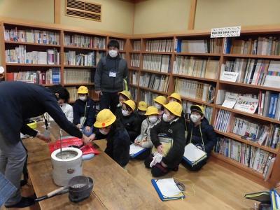 ３年生郷土博物館見学