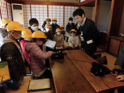 ３年生郷土博物館見学