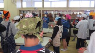 ６年　バターづくり（食育）