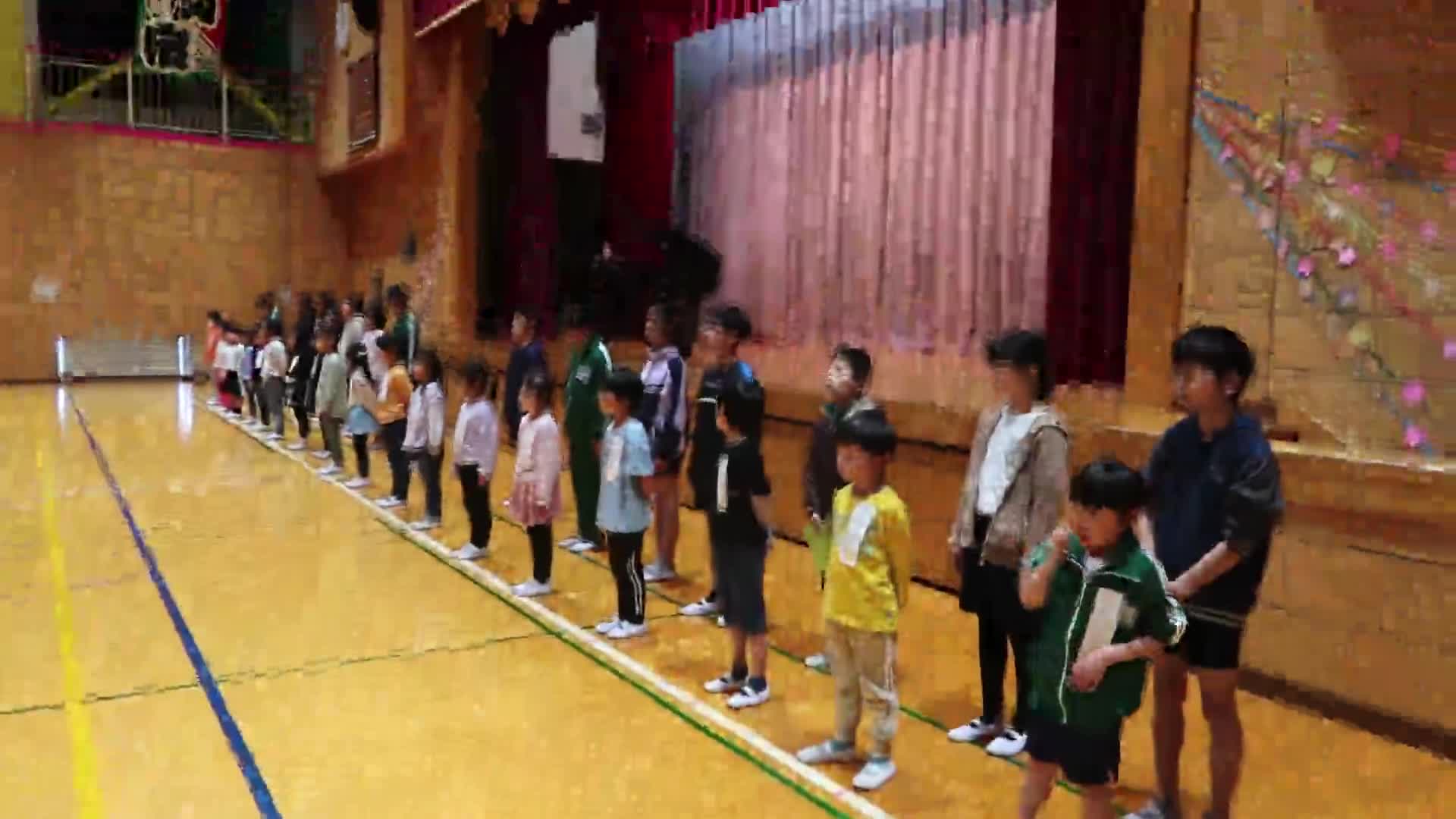 １年生を迎える会（全校校歌）