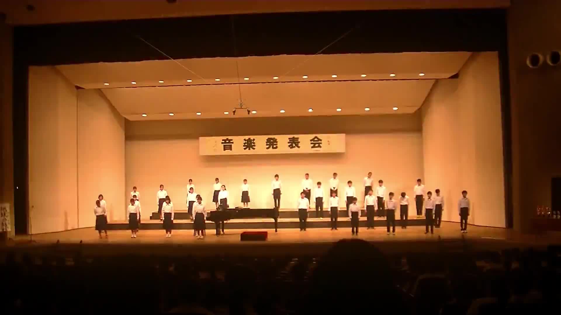 音楽発表会（２年７組）「地球の鼓動」