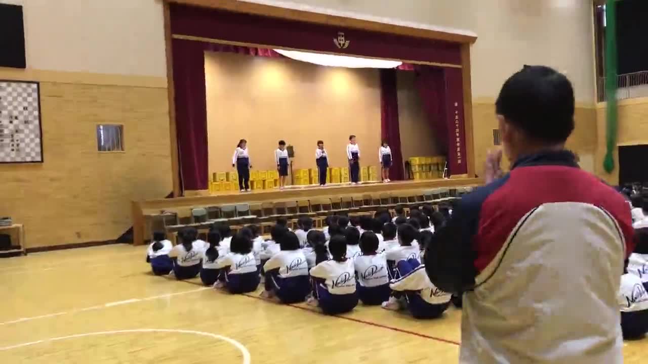 全校集会(1年生職業演劇会報告)