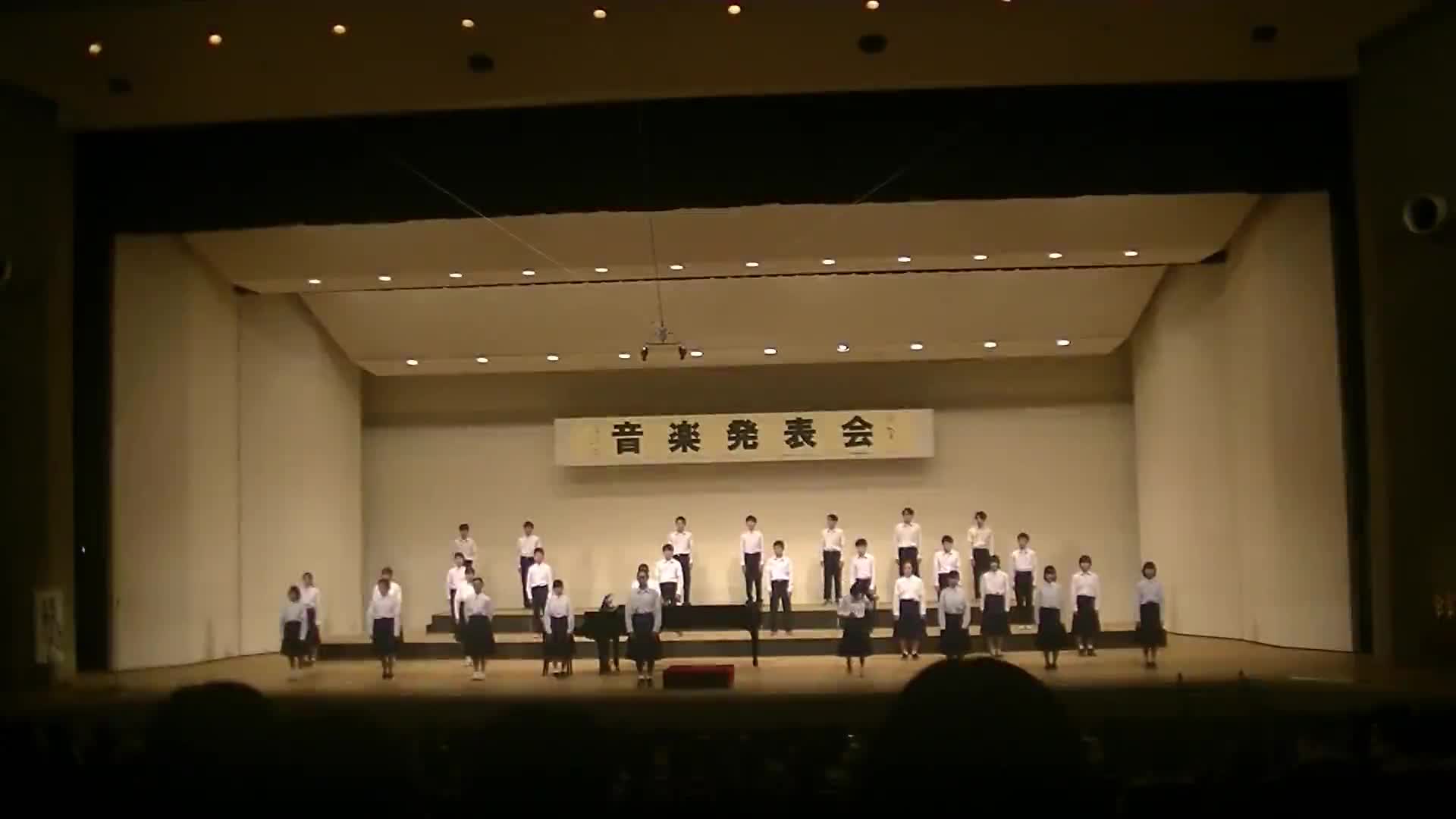 音楽発表会（１年１組）「怪獣のバラード」