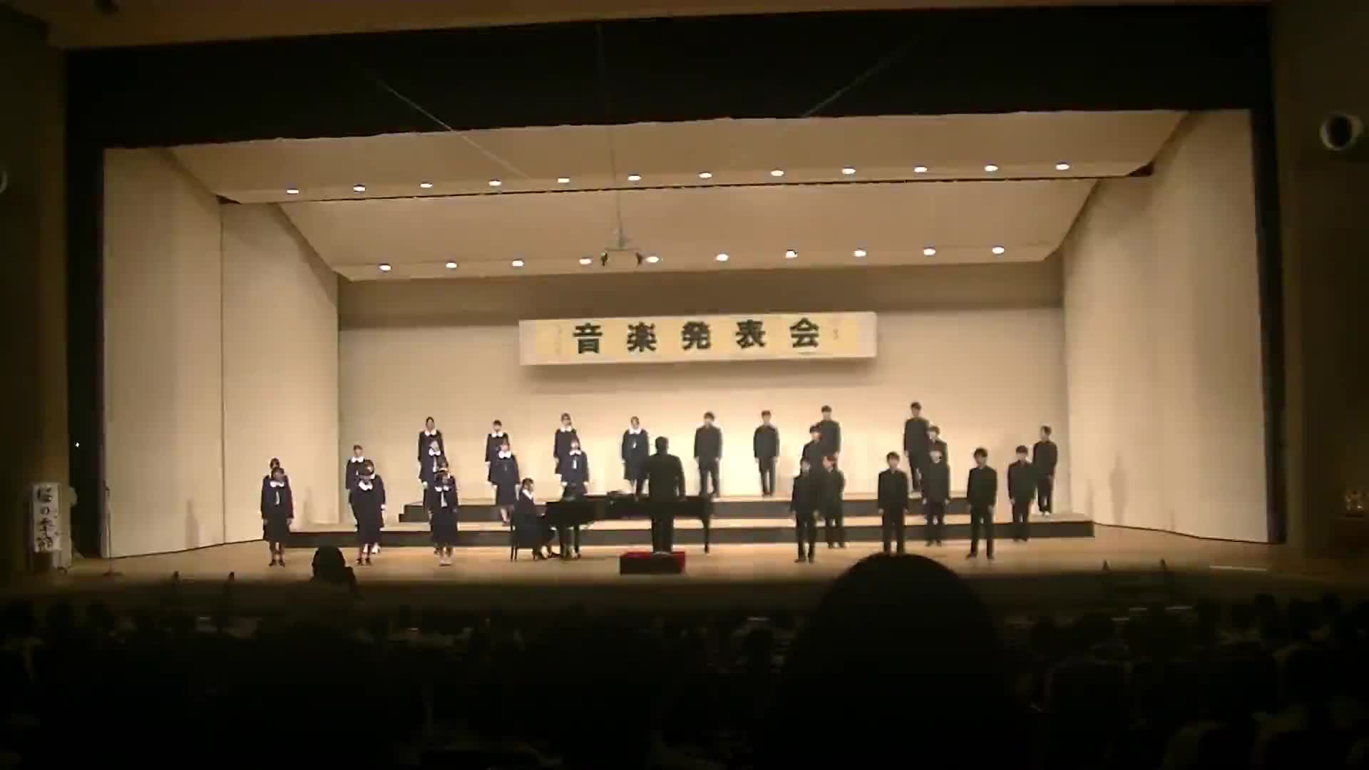 音楽発表会（３年６組）「桜の季節」