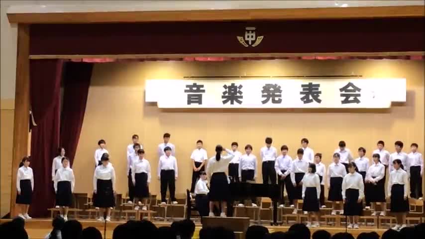 音楽発表会（１年２組）「怪獣のバラード」