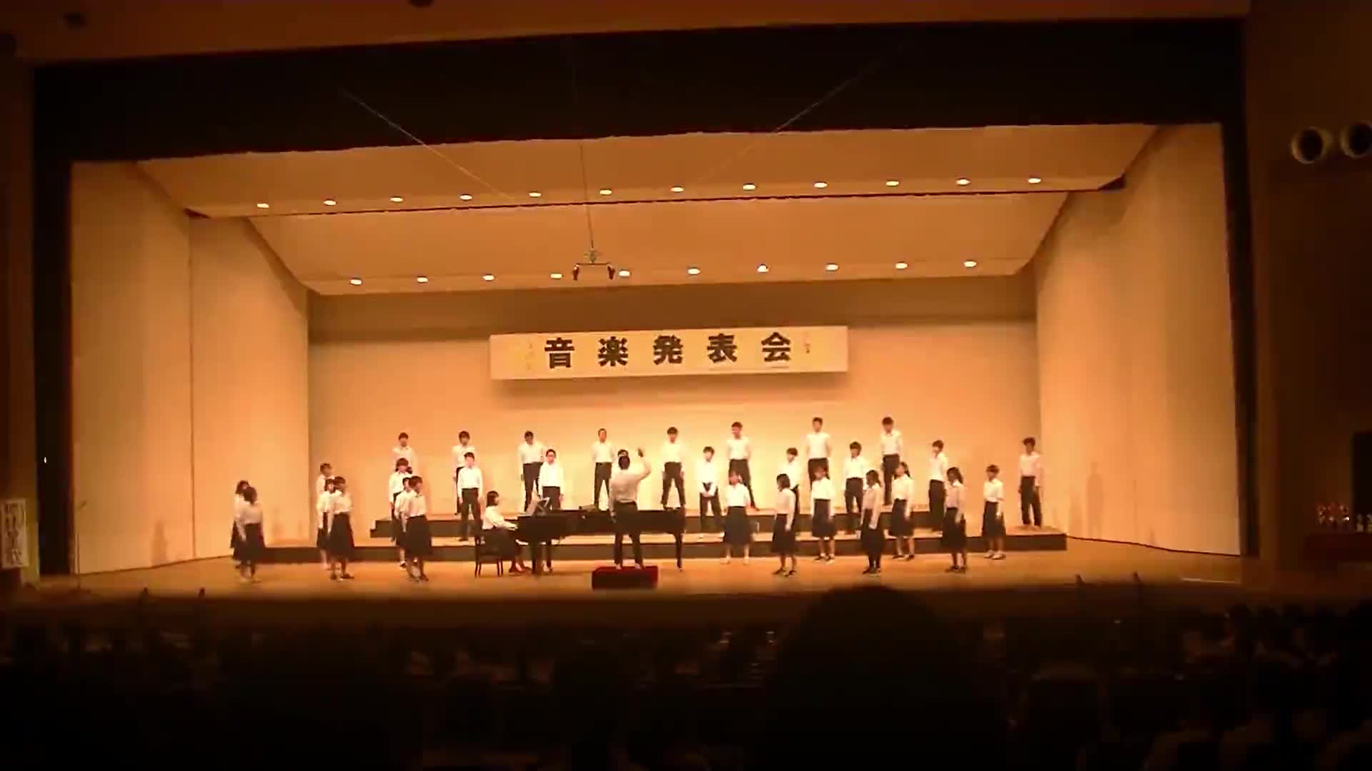 音楽発表会（２年５組）「地球星歌」