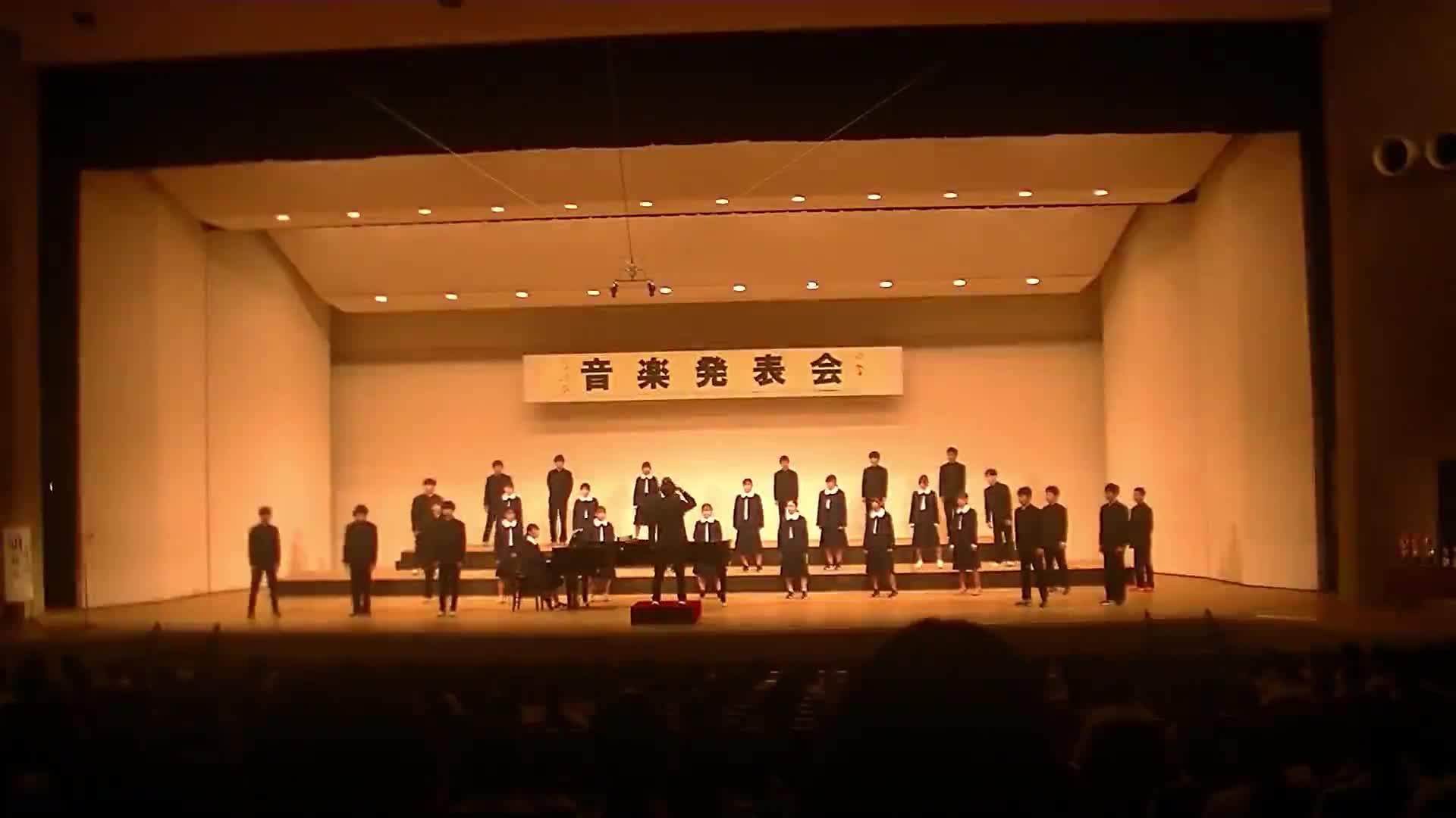 音楽発表会（２年４組）「明日へ」