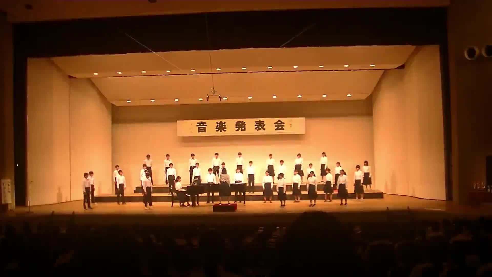 音楽発表会（２年２組）「いのちの歌」