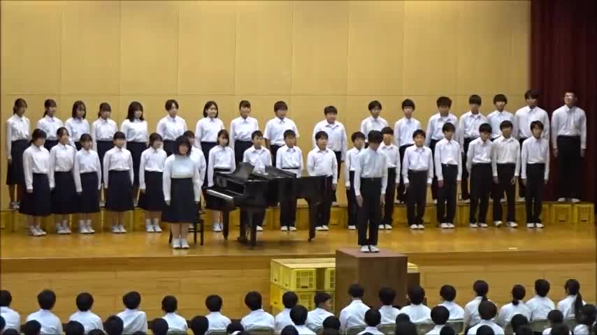 １学年合唱コンクール（２組）「明日へ」