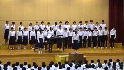 １学年合唱コンクール（６組）「この星に生まれて」