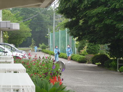 分散登校なので、生徒たちもまばらです。