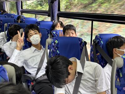 朝が早かったからか、みんな寝落ちです。